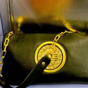 I’m selling Amani shoes